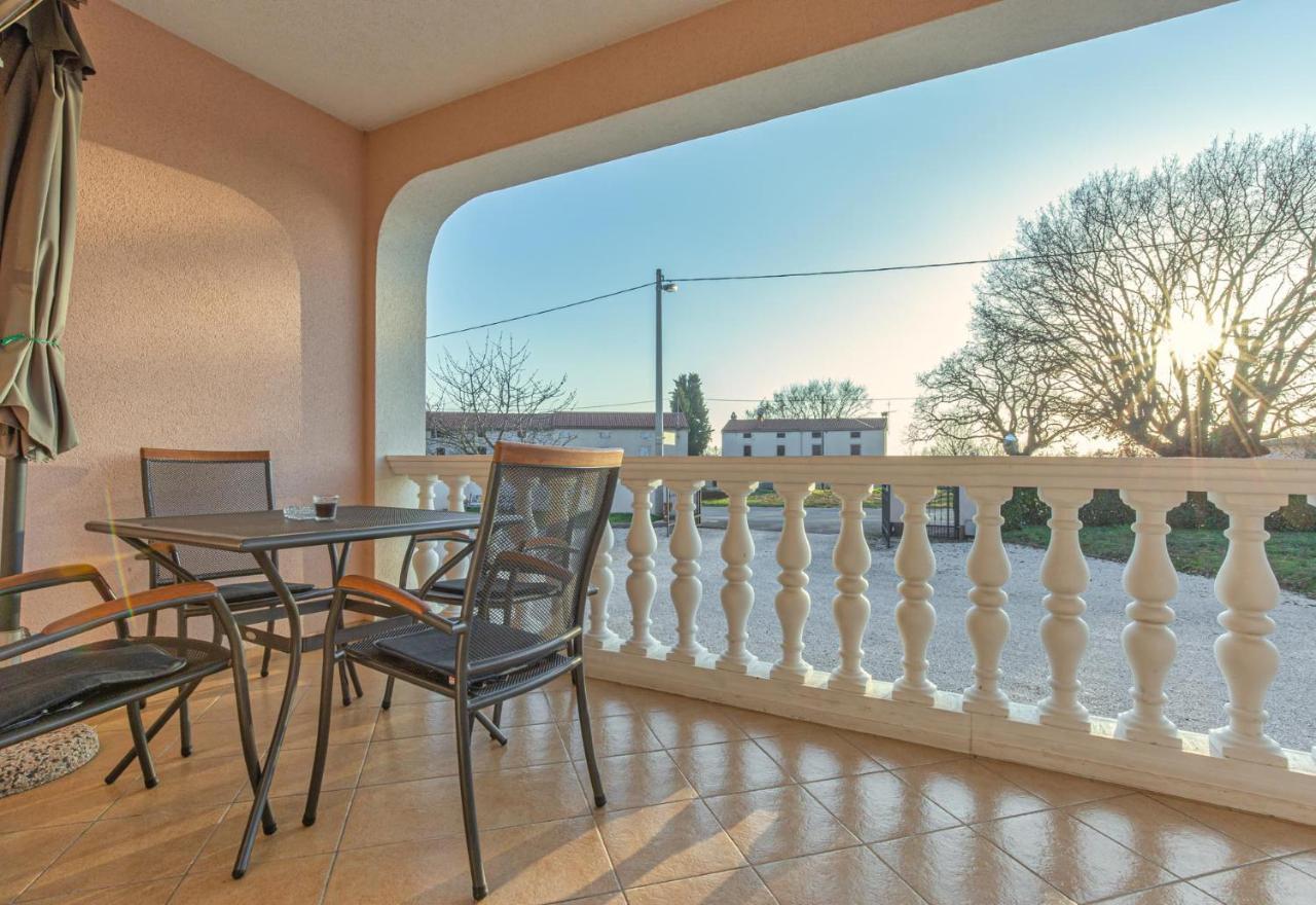 Apartamento Koraca B4 Kirmenjak Exterior foto